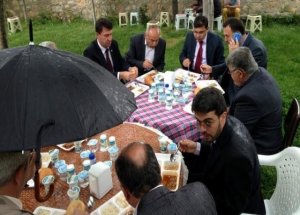 Yağmur Duasına Çıkan Çiftçiler Sağanak Yağışla Islandı