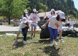 Uzungöl'de Çöp Topladılar