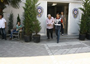 Piknik Yapan Kadınların Çantasını Çaldı