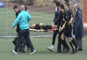 Sarı Kart Gösteren Hakemi Öldürdü!