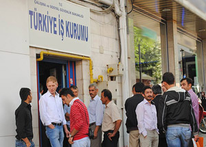 Genç İşsizliği Türkiye'de Azaldı