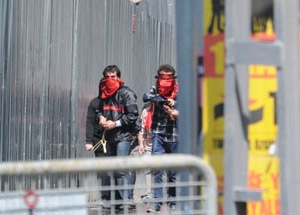 Dilan'ın Avukatı Polise Taş Atmış