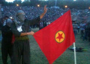 ODTÜ'de PKK Bayrağı Diktiler