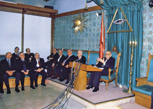 Bayılan Bakan, Masonların Onur Konuğu