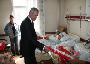 Anneler Gününü Bebekleri İle Karşıladılar