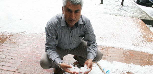 Iğdır'da ceviz büyüklüğünde dolu yağdı
