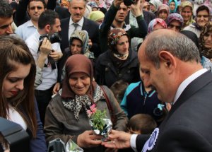 Annelere 5 Bin Çiçek