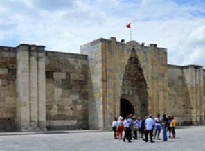 Yüzyıllara Direnen Kervansaraylar İşletmeci Bekliyor!