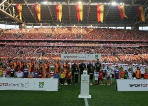 Arena'da Seramoni Skandalı!
