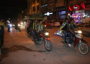 Fenerbahçeliler, Sokağa Döküldü