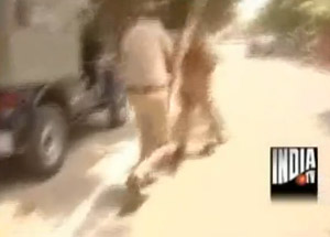 Polisler Birbirlerine Girdi