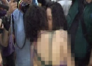 Ankara Metrosunda Öpüşme Eylemi