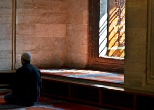Dikkat! Bu İşyerinde Namaz Baskısı Var!