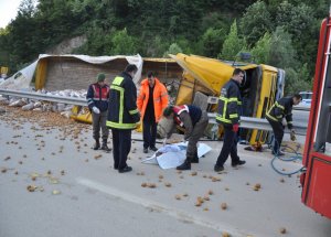 Patates Yüklü Tır Devrildi: 1 Ölü