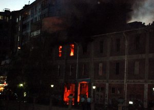 Tarihi Sinema Binası Alev Alev Yandı