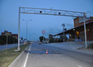 Mobese Direğine Çarptı