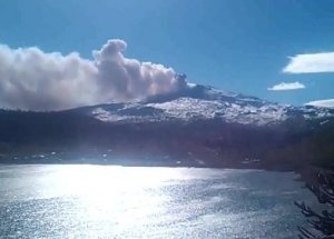 Yanardağ İki Ülkeyi Alarma Geçirdi