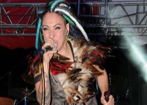 Özlem Tekin'dan Sahnede İlginç İtiraf