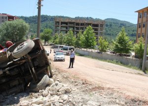Son Anda Kendini Kamyondan Attı