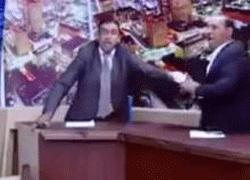 Canlı yayında silah çekti!