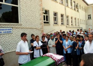 Yılın Hemşiresi Kansere Yenildi