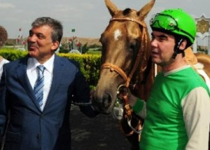 Abdullah Gül'e 'Arkadaş' Hediyesi