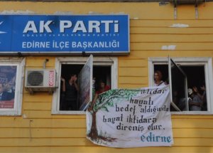 AK Parti İl Başkanlığı İşgal Edildi