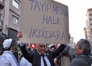 CHP'li Şanlı'dan Garip Pankart