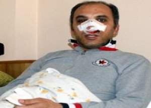 Eylemciler Polis Zannettikleri Öğretmeni Hastanelik Etti