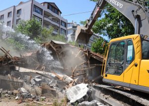Metruk Binalar Yıkılıyor