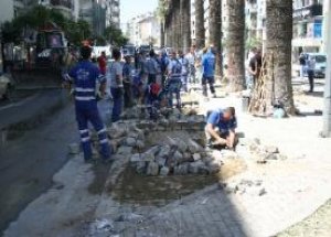 Sabah Döşenen Kaldırım Taşları, Akşam Sökülüyor