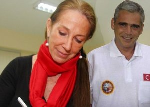 Sosyetik Yazar Ve Oyuncuya Hapis Şoku!
