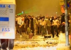 İzmir'de Eylemcilerden Polise Ağır Tahrik