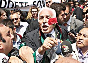 Örtülüye Çifte Linç