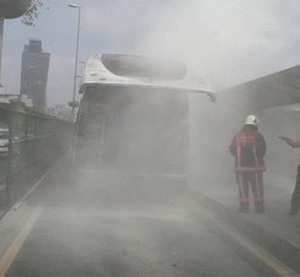 Metrobüs yangını en az 20 ölü var