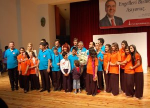 Engelsiz İzmir Tiyatro Topluluğu “Perde” Dedi
