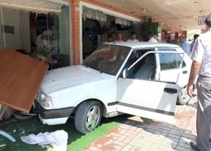Otomobiliyle Pide Salonuna Daldı
