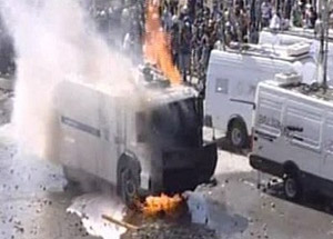 Eylemciler Taksim'de TOMA Yaktı