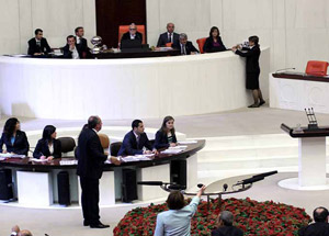 Kürsüdeki Salyaları Silin!