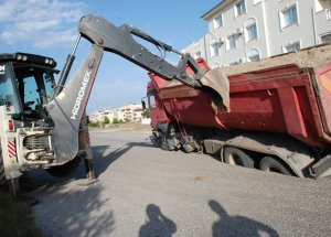 30 Tonluk Kamyon Bıçak Gibi Saplandı