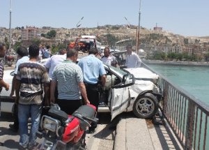 Birecik Köprüsü'nde Kaza
