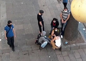 Polis Bu Kadının Peşinde!