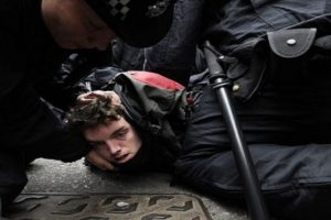 İngiltere'de Twitter'a Sansür