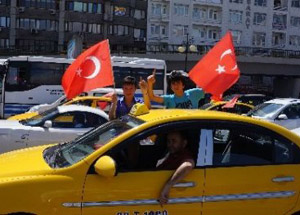 Dolmuş ve Taksicilerden ‘Eylem Bitsin’ Konvoyu
