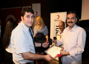 Düzenli Kan Bağışçılarını Madalya İle Ödüllendirdi