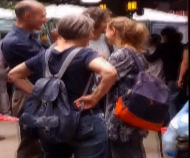 Taksim'deki Bu Adamlar Ne Yapmak İstiyor?