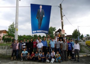 Başbakan’a Destek İçin Pankart Astılar