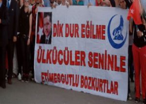 Ülkü Ocakları O Pankarta Tepki Gösterdi