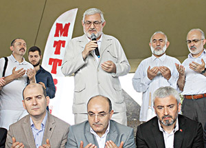 Menderes’in Kabri Başında ‘Ezan’ Kutlaması