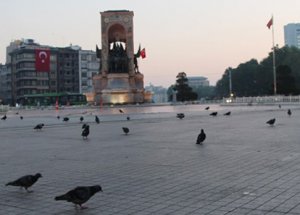 Taksim Kuşlara Ve Polislere Emanet